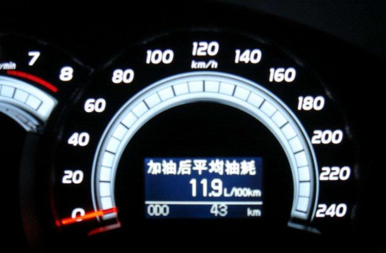 掌握驾驶技巧,轻松降低油耗 掌握驾驶技巧,轻松降低油耗