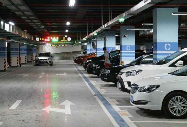 停车场停车技巧,停车场怎么倒车 停车场停车技巧,停车场怎么倒车