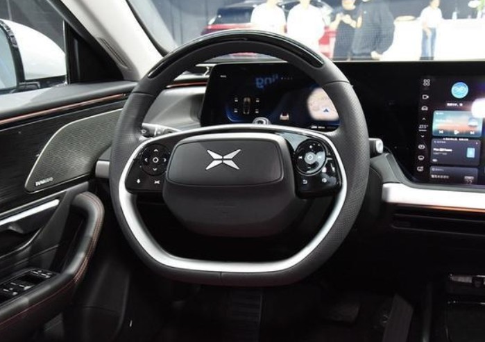小鹏P7发布入门版车型 预售24万元起