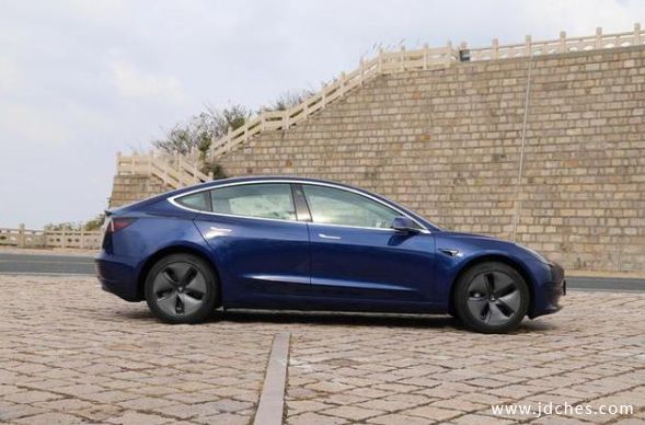 员工为首批车主 国产特斯拉MODEL 3今日交付