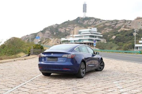 员工为首批车主 国产特斯拉MODEL 3今日交付