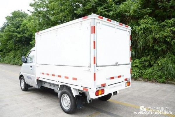 “摆地摊”要合法化——五菱推出翼开移动卖货厢式车