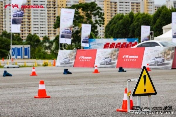 混动锐出击 驭梦新凌派 凌派锐混动对比试驾会 南宁站