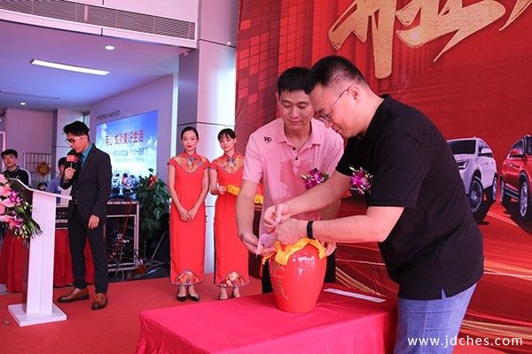 东风风行广西智迈清川旗舰店盛大开业
