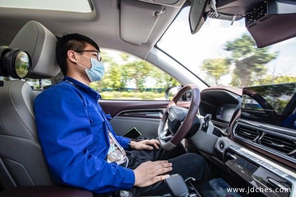 未来智慧汽车的风向标，新宝骏先享者零距离见证非凡“智”造