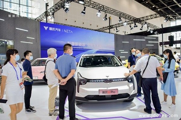 哪吒汽车首款右舵车型重磅发布  多款车型亮相第18届东博会