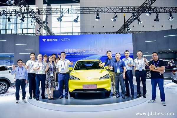 哪吒汽车首款右舵车型重磅发布  多款车型亮相第18届东博会