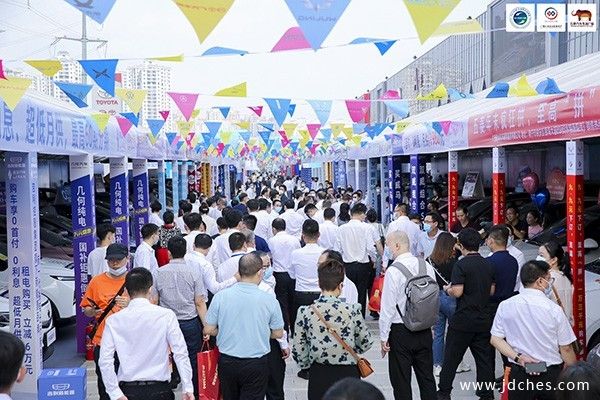 11月11日  广西（国际）汽车文化生活节在南宁盛大启幕