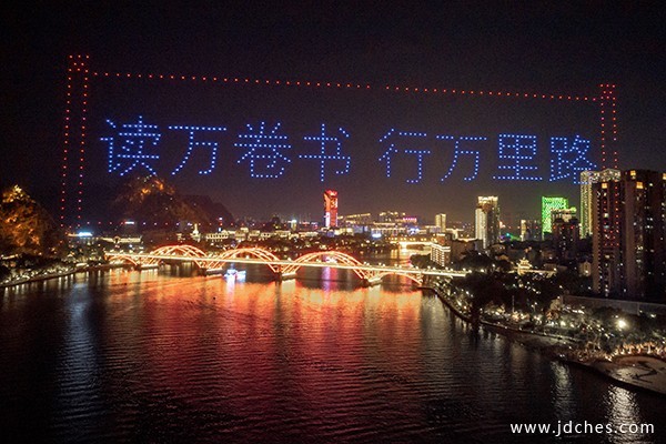 傻眼了，教师节还能这么过？哪吒AYA带你逛古镇！