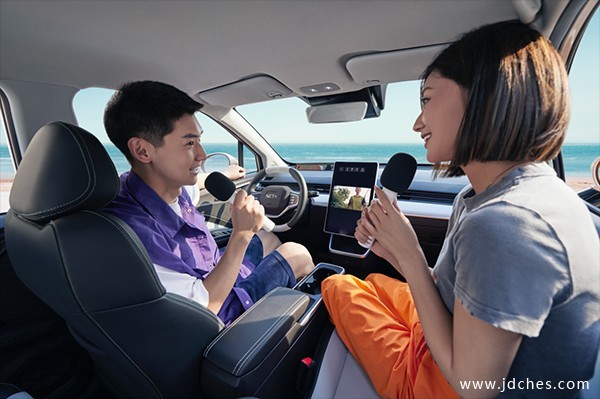 傻眼了，教师节还能这么过？哪吒AYA带你逛古镇！