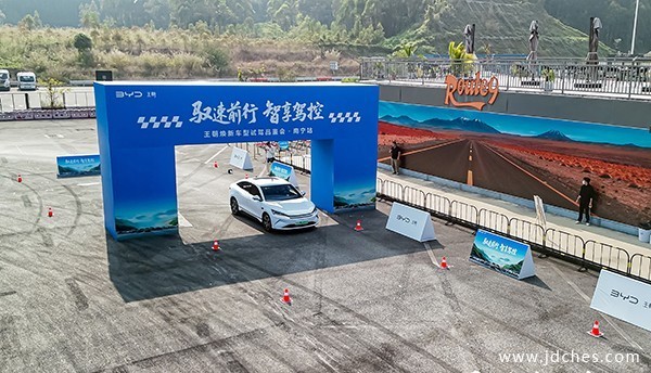 比亚迪王朝焕新车型南宁开试,智驾油耗全在线 比亚迪王朝焕新车型南宁开试,智驾油耗全在线