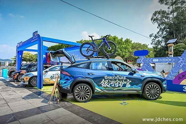 破风驰骋山水间！2026环广西世巡赛开赛，新能源车队全程相伴